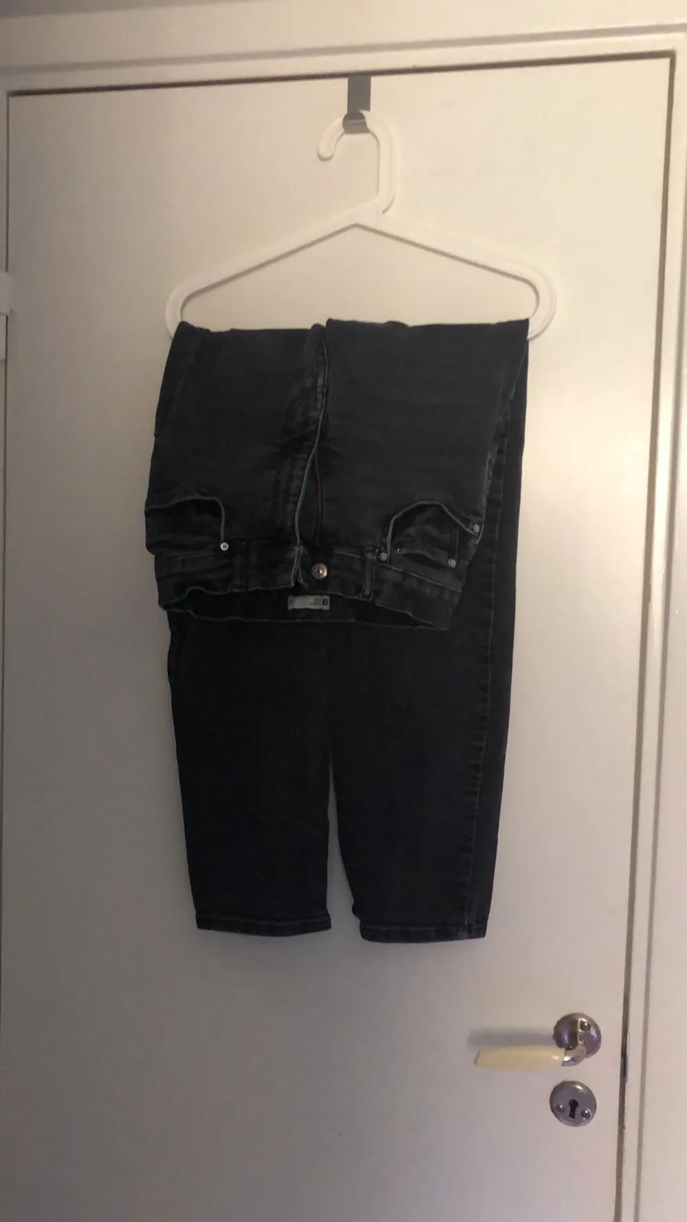 Fina svart/gråa jeans . Jeans & Byxor.