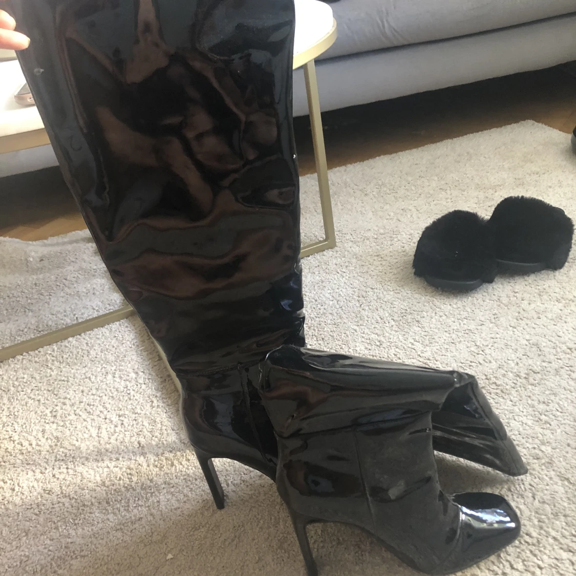 Höga glansiga boots oanvända 