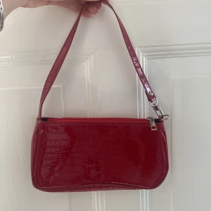 Axelväska - Helt ny väska, aldrig använt den. 