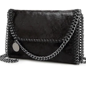 Stell McCarney-inspirerad väska - Supersnygg, nästan helt oanvänd, väska som passar till alla outfits! Säljer pga att jag inte använt på väldigt länge.  Om du inte kan mötas upp tillkommer frakt på 100 kr. 