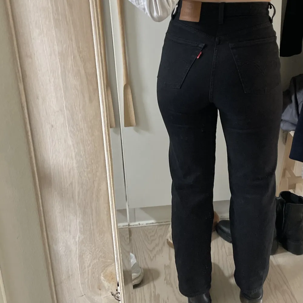 I väldigt bra skick! Storlek W25 L27 - Modellen heter Ribcage straight. Jeans & Byxor.