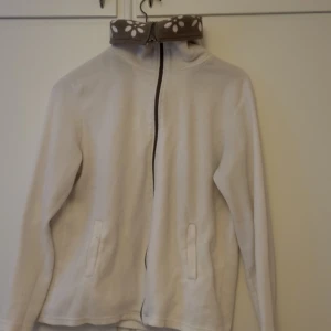 Fleecetröja  - Använd men i bra skick. 