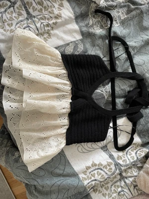 Zara sommartopp - Topp från zara .Aldrig använd med prislappen kvar , lägger upp igen pga oseriös köpare förra gången 💕