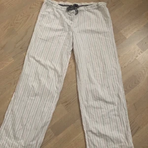 Pjamasbyxa - Pyjamas byxa i storlek M, lågmidjade, säljer för 150kr🫶