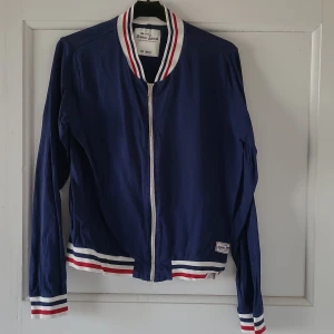 Kofta - Flerfärgad, blå, röd och vit barnkofta