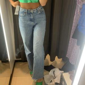 Zara jeans i rak modell och långa ben 