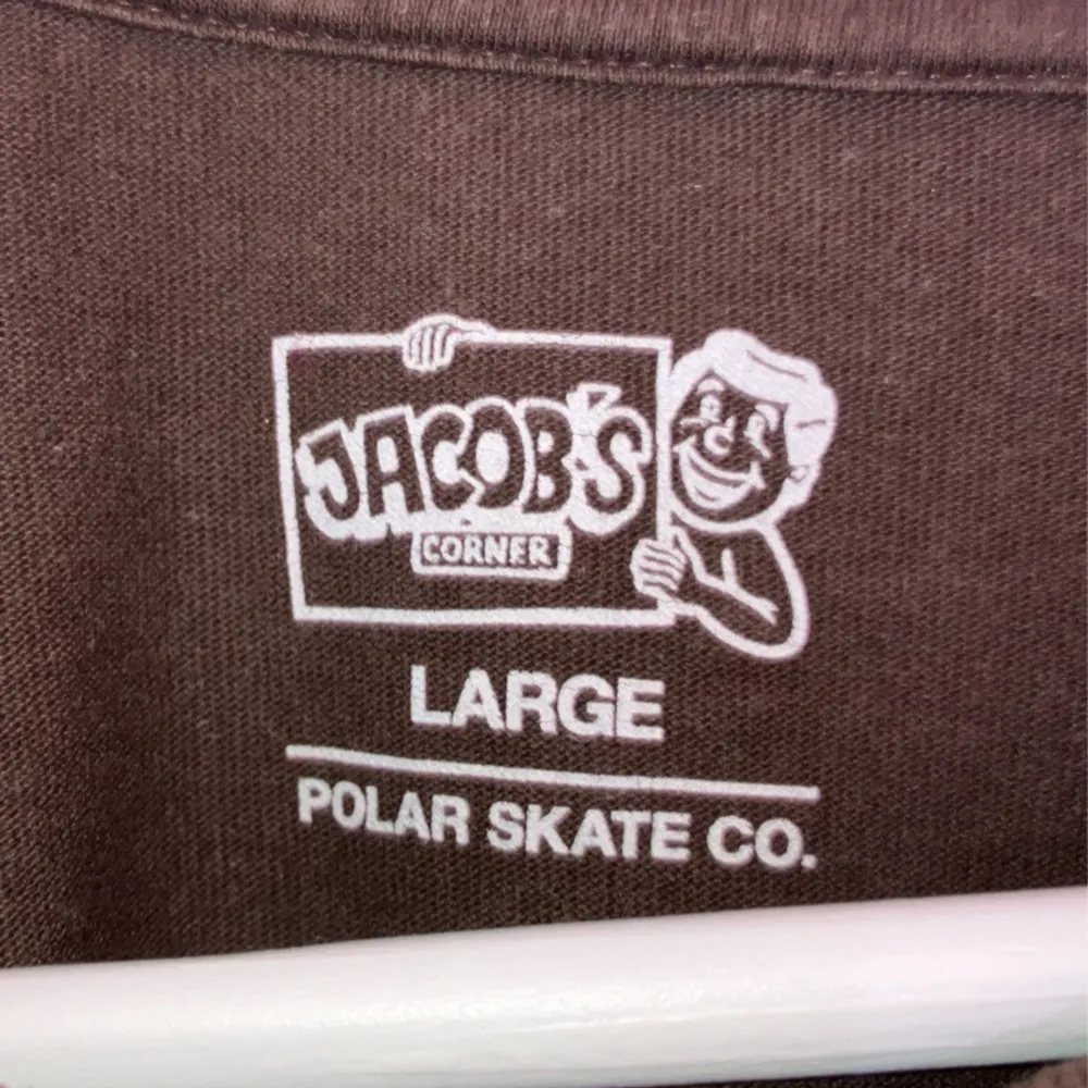 Säljer denna knappt använda Polar T-shirt. Storlek L. T-shirts.