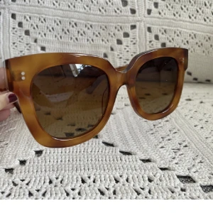 chimi glasögon  - Chimi 08 helt nya och oanvända köpte igår men vet inte om jag 100% gillar dom därför säljer jag. Säljer de för 599 kr + frakt köpta för 1250 kr 🤩🤩🤩många intresserade så köp dirker för 699