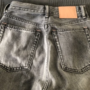 Jeans - Jeans i riktigt cool färg från Acne, nypris 3300kr⚡️⚡️