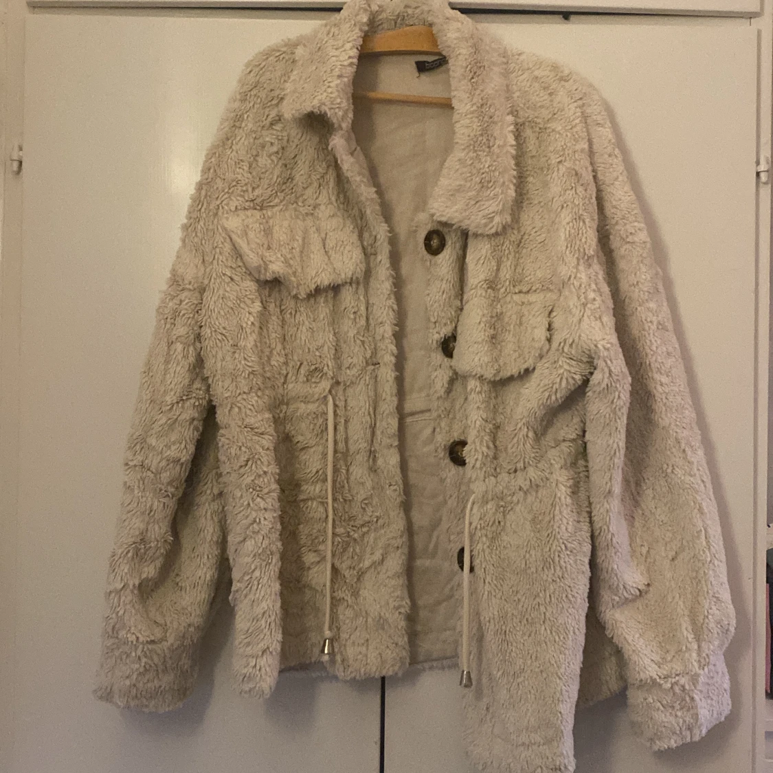 Vit fluffig jacka - 90