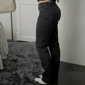 Low waist Mac jeans - Snygga, fräscha Mac jeans i jättebra skick. De är låg midjade och har använts några enstaka gånger. 