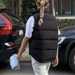 Pufferväst / vårväst - I nyskick! Storlek XS💘