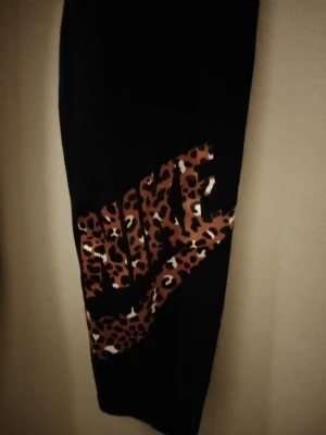 Tights och Linne - Nike Tights 200kr St xs/s  Adidas linne 100kr St xs/s