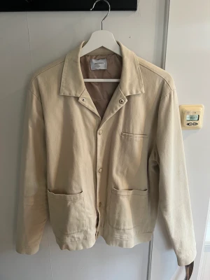 Overshirt - Vårjacka/overshirt i tyg från Legends.  Storlek M Passar både herr och dam 