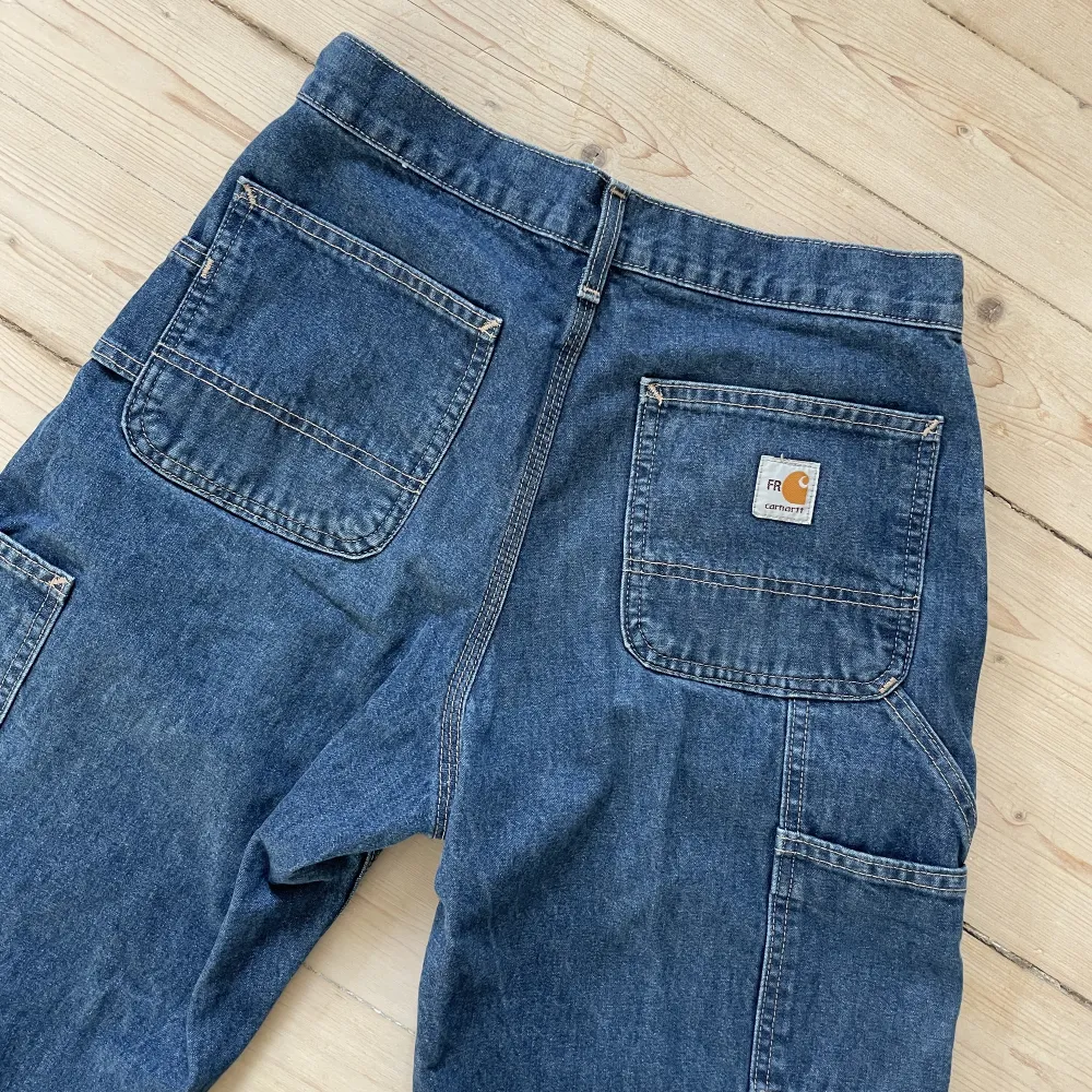 Vintage FR carhartt carpenters. Liten fläck på högra låret, typ mode nuförtiden dock.. FR = Fire Resistant  . Jeans & Byxor.