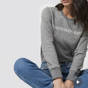 Calvin klein sweatshirt  - Hej, säljer denna sweatshirt pågrund utav att jag inte använder den. Den är från nakd (den är äkta). Köptes för 899kr