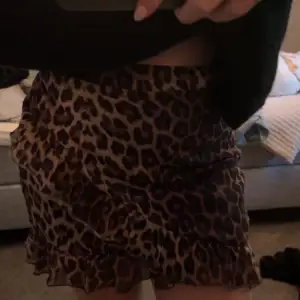 En leopard kjol ifrån Nelly i strl M!