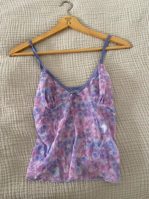 Y2K - Så fin topp köpt second hand i mesh material💗