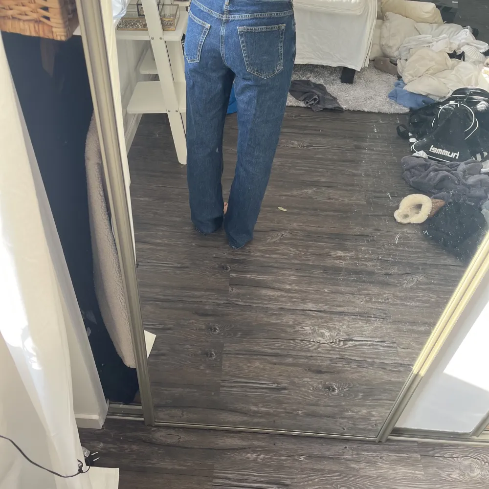 Ett par jeans ifrån bikbok som använt en gång. Säljer då de är förstora för mig. Heter los straight . Jeans & Byxor.