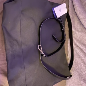 Tiger of swden väska - Otroligt snygg och modern väska! Hjälper min vän att sälja den då hon har många andra! Helt ny och oanvänd. Sååå mycket plats i väskan.  Nypris 3999kr.  Kom gärna privat för fler bilder  Pris kan diskuteras vid snabb affär! 