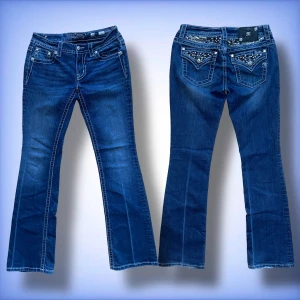 Miss me jeans - Ett par fina unika lågmidjade bootcut miss me jeans, dem är smått sönder längst ner men inget man ser under använding☺️ Hör av dig vid frågor!