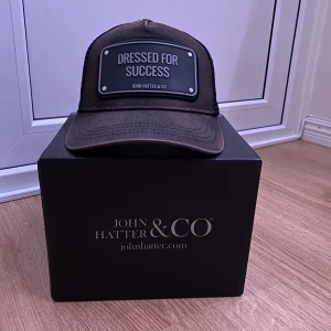 John Hatter & CO keps  - | John Hatter keps | 150kr | One Size | Börjar bli solbränd säljer därför billigt | Skriv för fler bilder|
