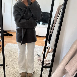 Nakd kappa  - säljer denna fina grå kappan från nakd, använd fåtal gånger, fint skick❣️skriv för fler bilder 🫶🏼