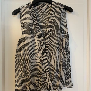 Blus/linne - Blus i linne form och i mycket tunnt och luftigt material. I mycket gott skick