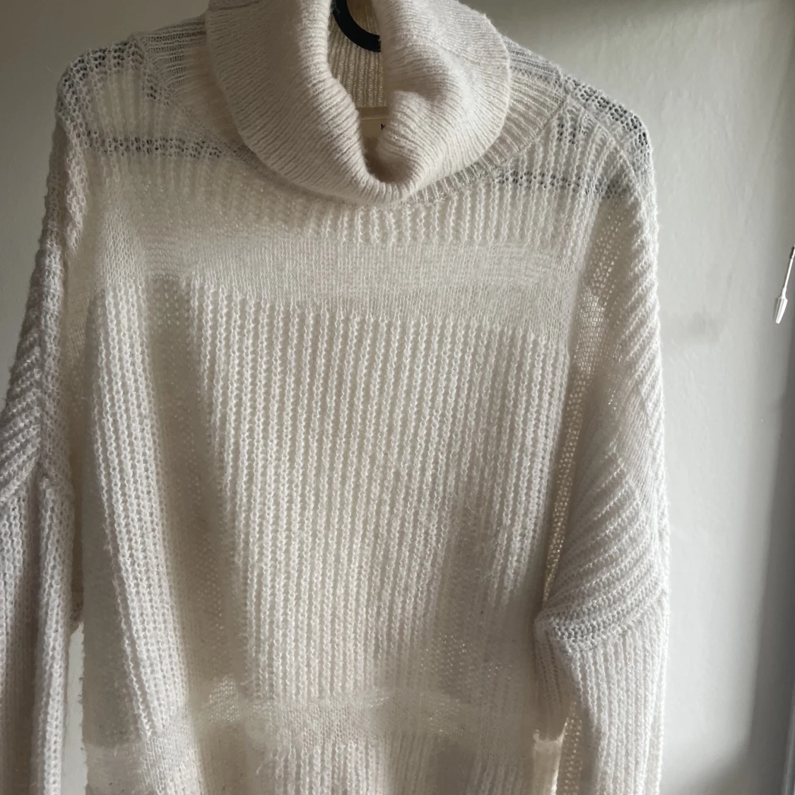 Vit stickad tröja 