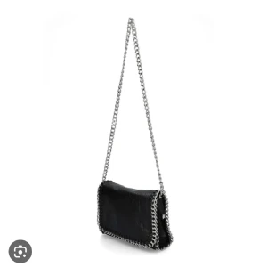 Tiamo väska  - Tiamo väska fårn scorett, nästan aldrig använd så därför inga skador. 