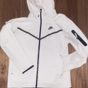 Nike tech fleece  - Nyskick 10/10, köpt på JD i Stockholm. Fler frågor kom pm