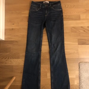 Bootcut jeans - Jättefina Lågmidjade bootcut jeans som tyvärr är försmå för mig  💙