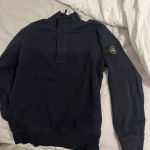 Stone island tröja - Storlek L, använd men i gott skick.
