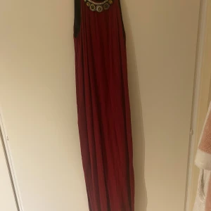 Sommarklänning  - Aldrig haft på mig klänning, väldigt luftig material perfekt för att åka utomlands