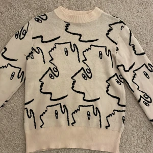 Monki stickad tröja - Lite oversized stickad monki tröja orginalpris 399kr