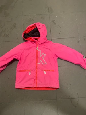 Jacka - Jacka till barn fin lite smutsig därför så är det mindre pris på jackan