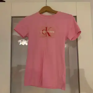 Calvin Klein t shirt! Fint skick! Kontakta vid frågor eller intresse 💞