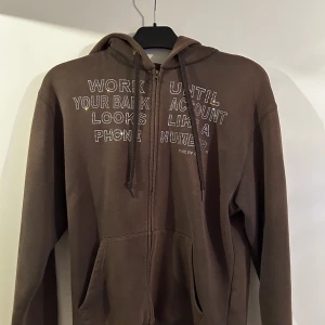 One of one zip tröja - Mörkgrön one of one tröja skickt (7/10) 