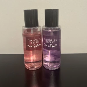 Victoria Secret parfym - Båda använd några gånger men nästan helt full. En love spel parfym (lilla) och en Pure seduction (rosa). Vill man ha separat så kan jag fixa det också💞. (Pris kan diskuteras vid snabbaffär)