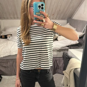 Zara t-shirt - Randig tröja från zara😍