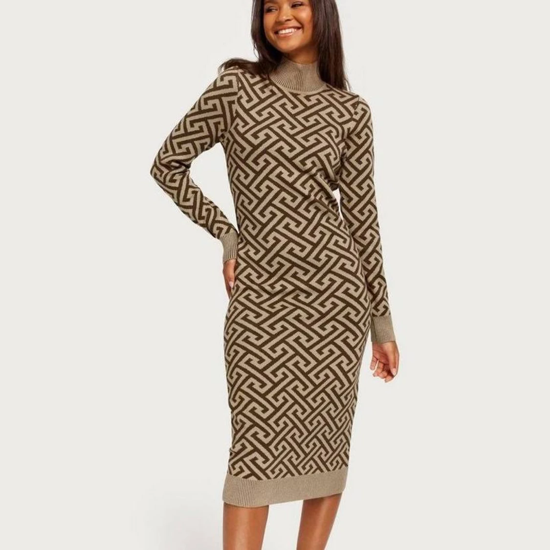 Fendi inspirerad stickad klänning  - 90