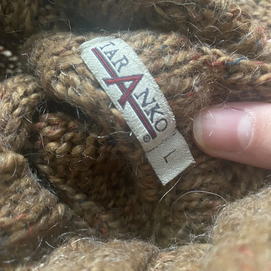 brun stickad tröja  - 91