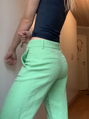 Zara kostymbyxor! - Snygga kostymbyxor från zara strl 36, passar perfekt på mig som är 170cm! 100kr plus frakt 