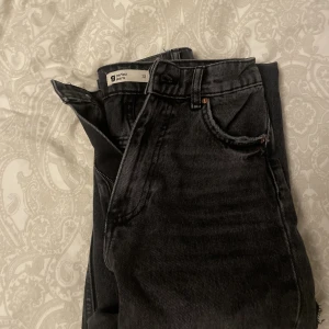 Jeans high waist - Endaste testade jeans ifrån Gina tricot, normal i storlek. 