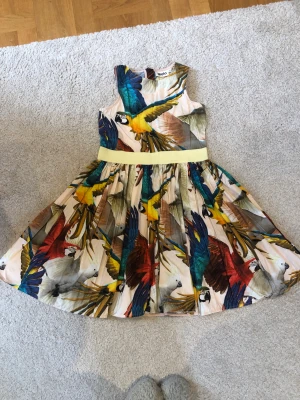 Jättegullig klänning! - Jättegullig klänning i papegoj mönster!❤️❤️