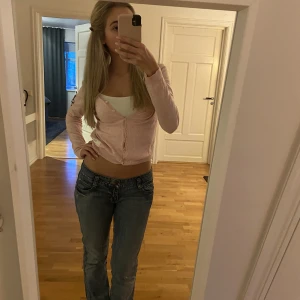 Lågmidjade jeans - Skit snygga utsvängda bondelid jeans som tyvärr inte kommer till användning💓⚡️⚡️