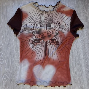 Grunge mesh t-shirt - Så cool tröja i mesh eller likande material så den är rätt genomskinlig. Den är riktigt stretchig och passar många olika storlekar. Den är i jättefint skick. Skriv privat om ni har frågor ❣️