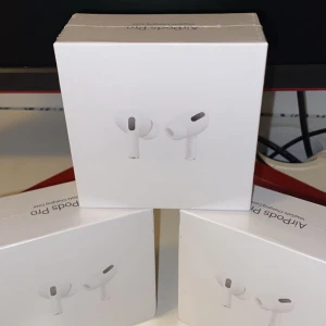 AirPods Pro  - Produkterna innehåller väldigt bra kvalitet. Kan även träffas Stockholm. 