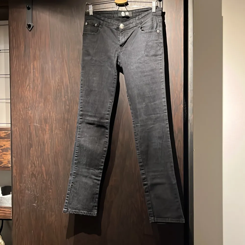 Svarta bra skick storlek 30. Jeans & Byxor.