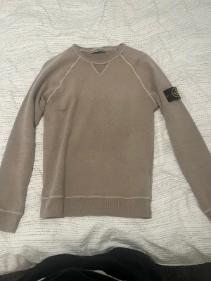 Stone Island - Stone Island tröja i nyskick. Inköpt från Jupiter.se tidigare i år. Cond 9/10 ser ut som ny 